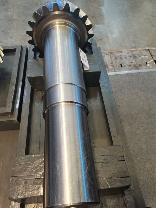 Grote Diameter Zeer Nauwkeurige Spiraalvormige Kegeltandwielset met HRC45-62 Hardheid voor Brekerreductoren