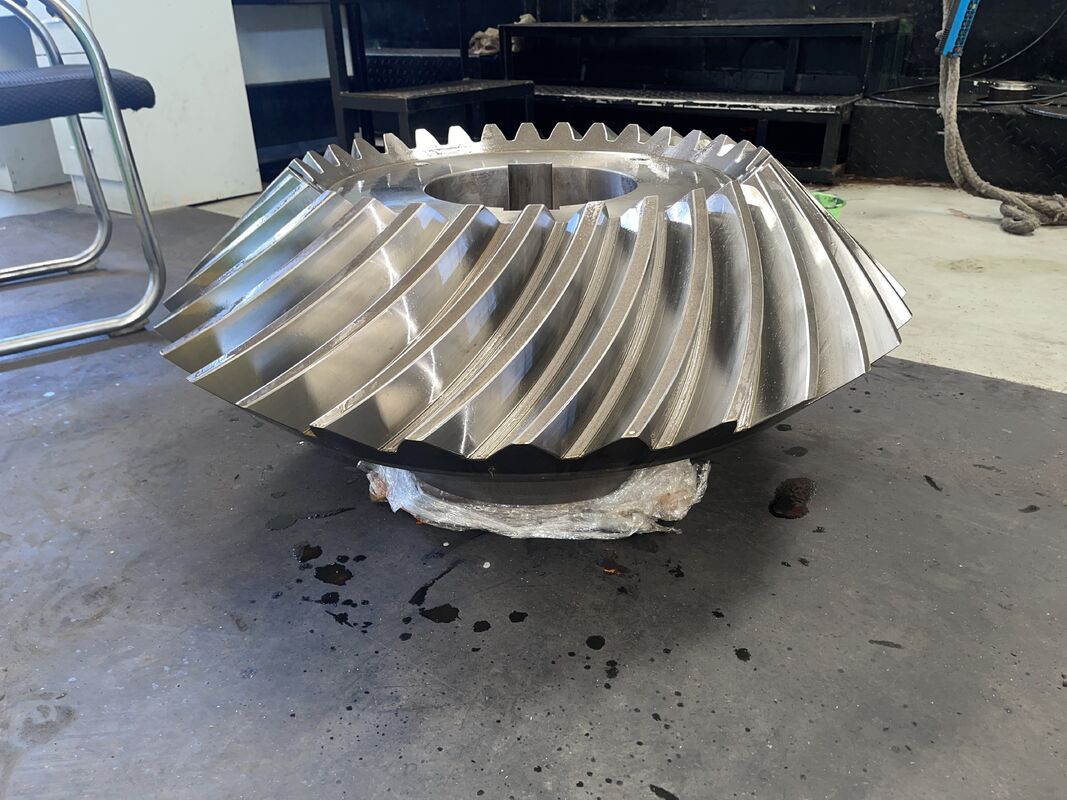 Hoogprecisie met grote diameter spiraalvormige bevelversnelling voor breekmachines